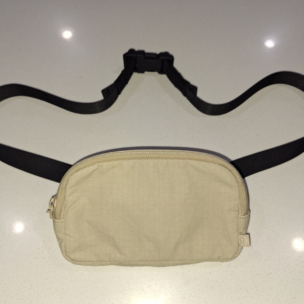 Lululemon Belt Bag Mini GUC